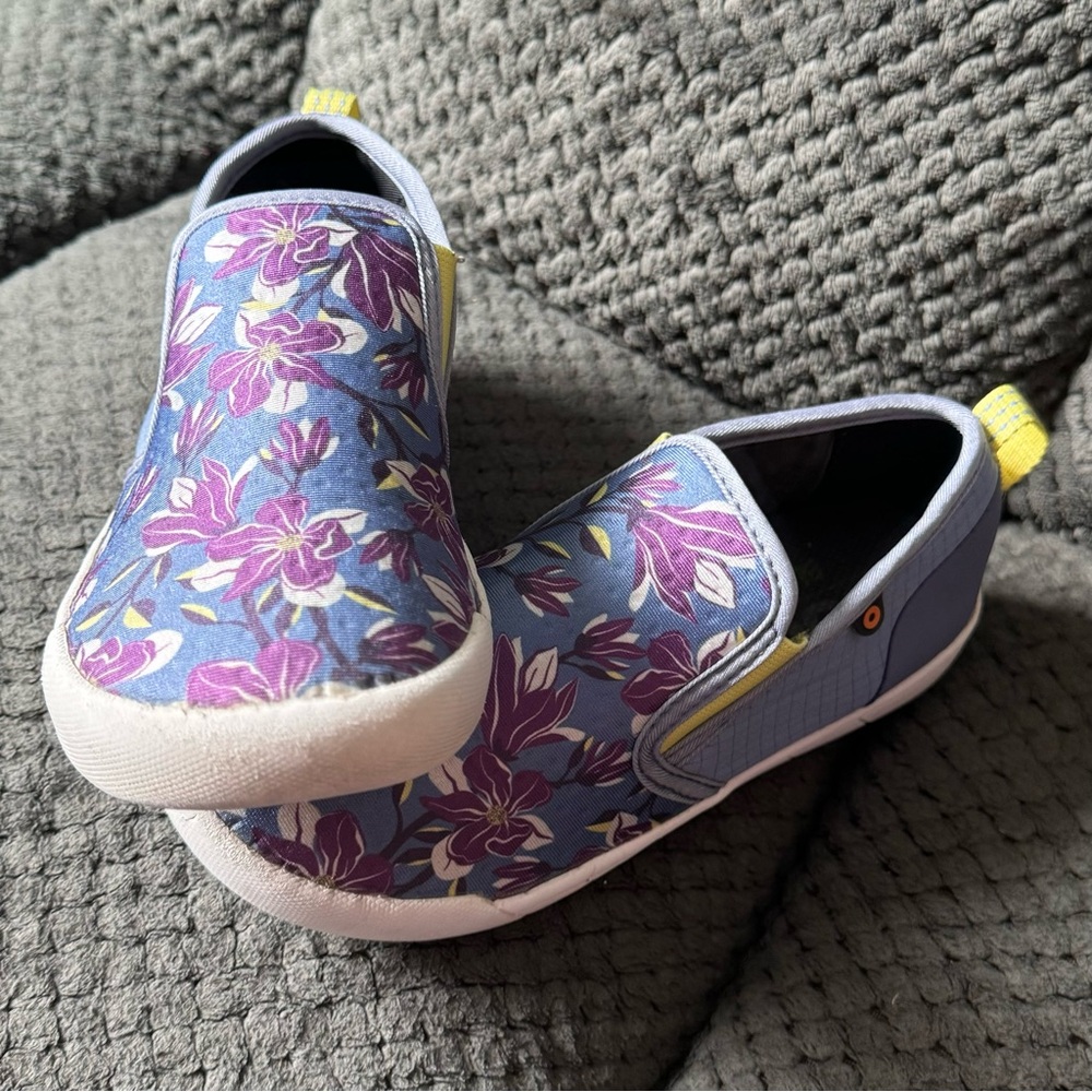 Waterproof slip-on shoes